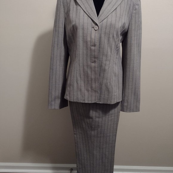 Amanda Smith, 2pc Pant Suit, Size-12, Gray w/Blue Pin Stripes, Dry Cleaned - Picture 2 of 6